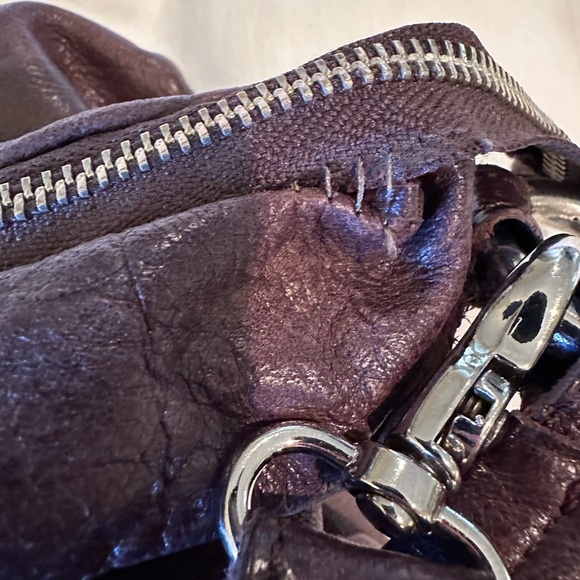 Tano Large Dark Brown Leather Carryall Crossbody/Shoulder Bag - Picture 6 of 11